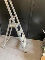2 trapjes met 4 treden, +/-90cm, Ophalen