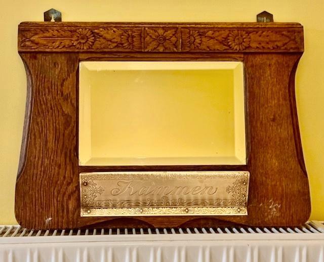 spiegel + kammenhouder (hout + met koperen plaat), Antiek en Kunst, Antiek | Spiegels, Ophalen