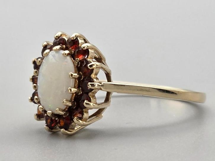 Gouden Vintage ring edelsteen opaal en granaat. 2025/684., Handtassen en Accessoires, Ringen, Zo goed als nieuw, Dame, 18 tot 19
