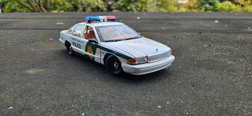 1:18 Chevrolet caprice Metro Dade Police UT Models, Hobby en Vrije tijd, Modelauto's | 1:18, Zo goed als nieuw, Auto, UT Models