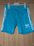 Blauw broekje Adidas: S, Kleding | Dames, Broeken en Pantalons, Blauw, Kort, Zo goed als nieuw, Maat 36 (S)