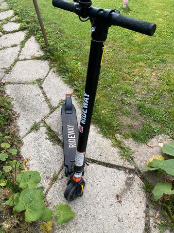 RIDEWAY-scooter zonder oplader maar werkt goed. beschikbaar voor biedingen