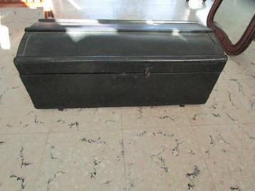 oud opberg kist beschikbaar voor biedingen