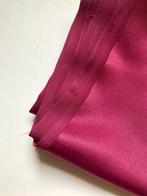 gedempt fuchsia zacht wijnrode  polyestersatijn soepel, Hobby en Vrije tijd, Stoffen en Lappen, Ophalen of Verzenden, 30 tot 120 cm