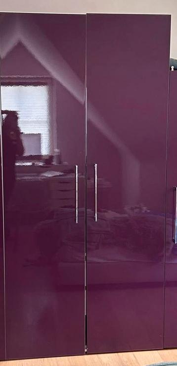 Dubbele kledingkast en dressoir beschikbaar voor biedingen