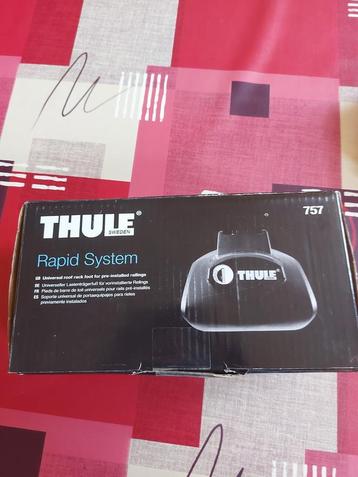 Pieds de barre de toit universels Thule comme neufs, Enlèvement ou Envoi, Comme neuf