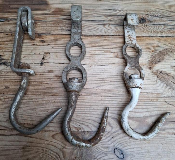 3 Oude grote robuuste Franse slagershaken, industrieel, Antiquités & Art, Antiquités | Outils & Instruments, Enlèvement ou Envoi