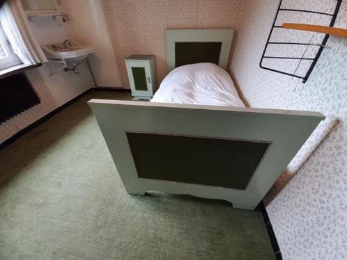 Complete vintage Slaapkamer (bed, nachtkastje, kleerkast), Huis en Inrichting, Slaapkamer | Complete slaapkamers, Ophalen