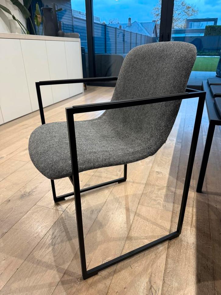 Stoelen arco frame II zwart met grijze zit 4 stuks, Huis en Inrichting, Stoelen, Zo goed als nieuw, Vier, Zwart, Ophalen