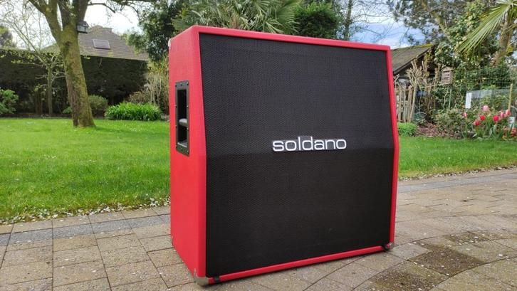 soldano 4*12" speaker cabinet red - vintage 30, Muziek en Instrumenten, Versterkers | Bas en Gitaar, Zo goed als nieuw, Gitaar