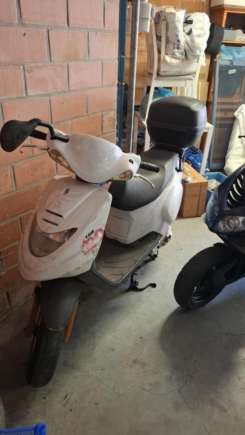 2 Peugeot a klasse weinig werk. [50-60km/u], Fietsen en Brommers, Scooters | Piaggio, Gebruikt, Overige modellen, Klasse A (25 km/u)