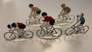 Lot 5 figurines plastique cyclistes vintage tour de france beschikbaar voor biedingen