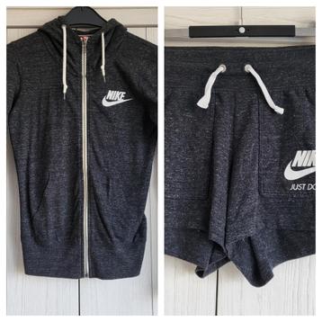 Pull + short Nike, taille XS, Gris, Enlèvement ou Envoi, Nike, Porté