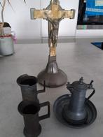 2 kleine maatbeker en vaasje en kruisbeeld samen, Antiek en Kunst, Antiek | Tin, Ophalen