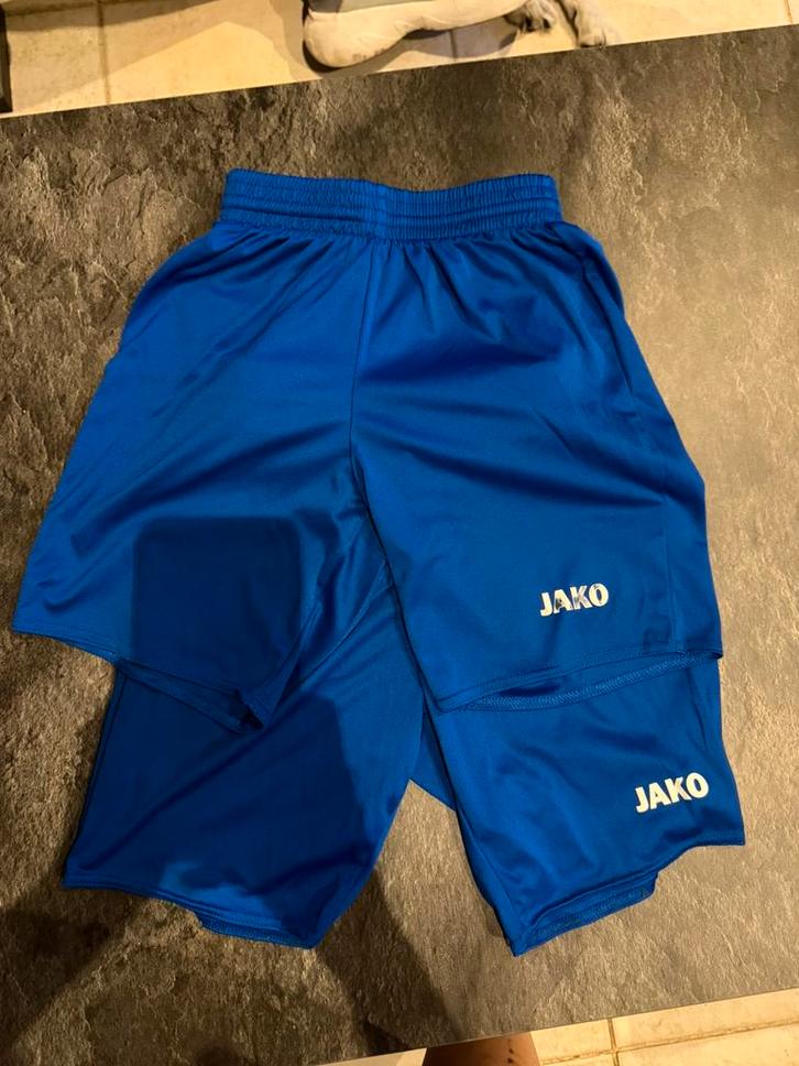 Vêtements Jakko KSC Machelen, Enfants & Bébés, Vêtements enfant | Taille 140, Garçon ou Fille, Vêtements de sport ou Maillots de bain