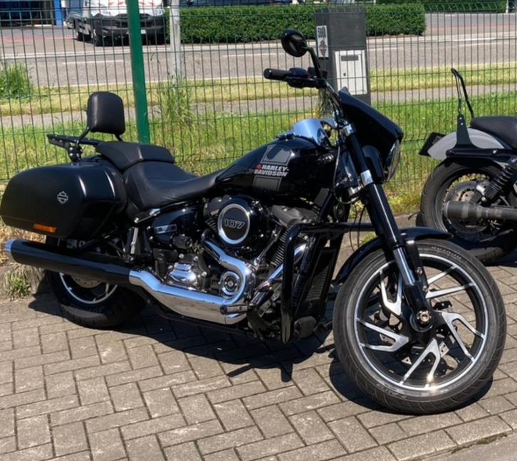 harley sport glide 2018, Motos, Motos | Harley-Davidson, Particulier, Chopper, plus de 35 kW, 2 cylindres, Permis Moto A1 minimum