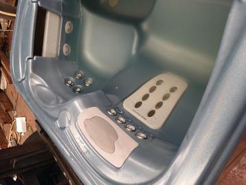 Jacuzzi fourni gratuitement., Enlèvement ou Envoi, Comme neuf