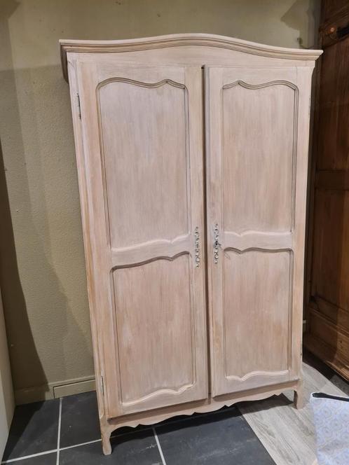 Armoire patinée à 2 portes idéale pour les chambres d'enfant, Maison & Meubles, Armoires | Penderies & Garde-robes, Comme neuf