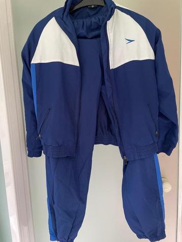 Als nieuw joggingpak Osaga 164 beschikbaar voor biedingen