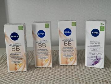 Nivea 24H Hydration Day Cream SP 15 Heldere/normale huidskle beschikbaar voor biedingen