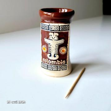 Kleine keramische tandenstokerpot uit Colombia, met Ibs beschikbaar voor biedingen