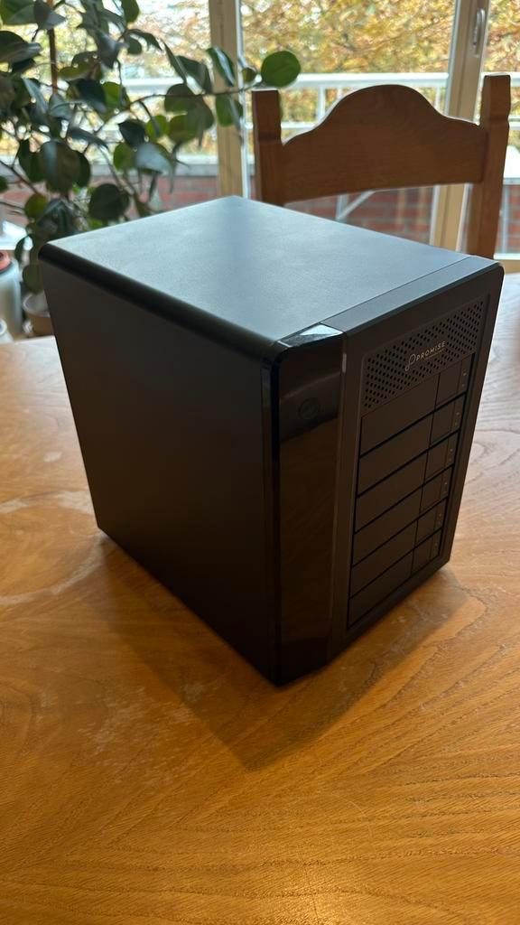 Promise Pegasus3 R6 24 TB Toshiba Thunderbolt 3 RAID, Computers en Software, Harde schijven, Zo goed als nieuw, Extern, HDD, Thunderbolt
