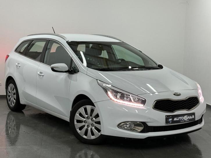 Kia Cee'd 1.6 CRDi - Boite Auto - Airco - Navi - Carnet, Autos, Kia, Entreprise, Achat, (Pro) Cee d, Airbags, Air conditionné