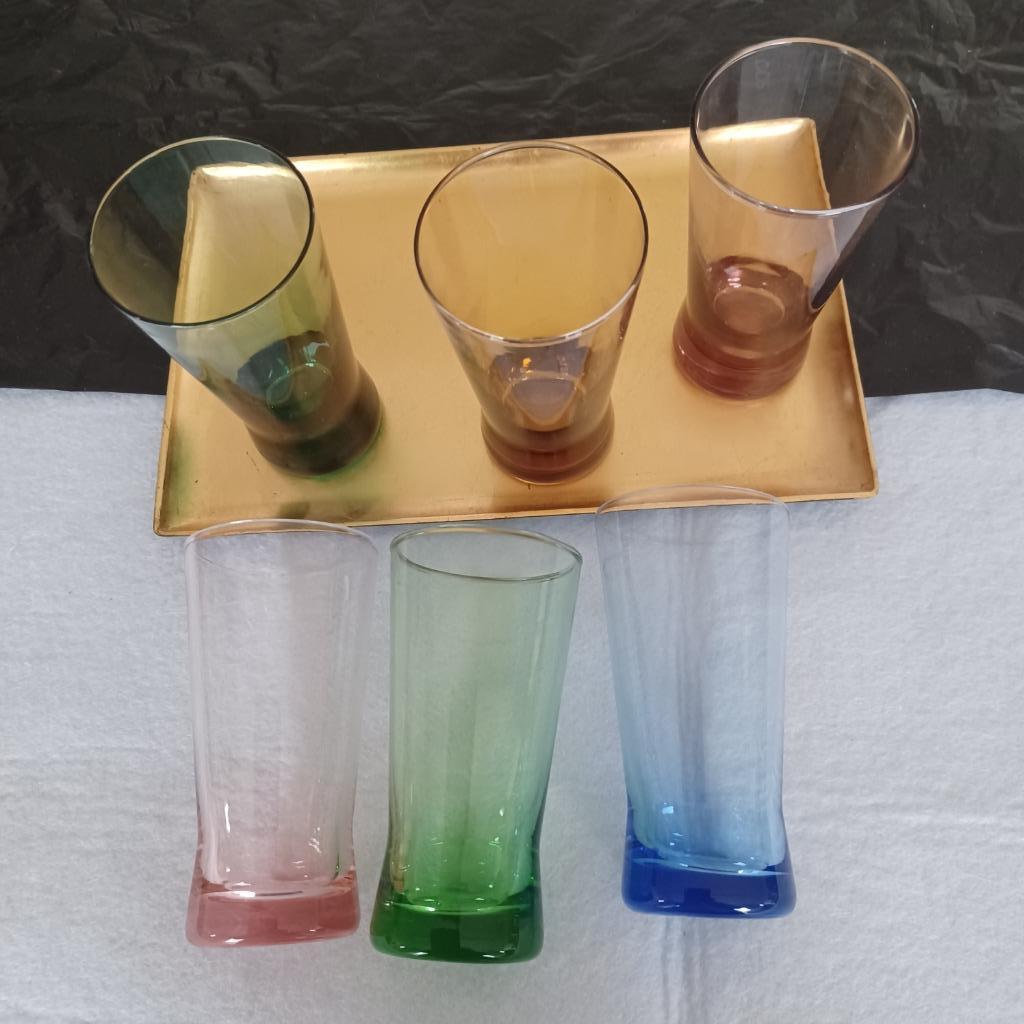 verres colorés avec plateau, Antiquités & Art, Antiquités | Verre & Cristal, Enlèvement ou Envoi