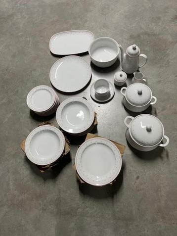 servies beschikbaar voor biedingen