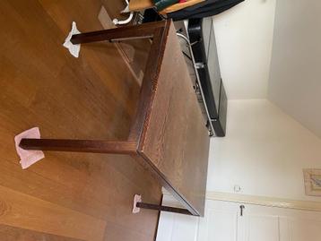 Houtentafel beschikbaar voor biedingen