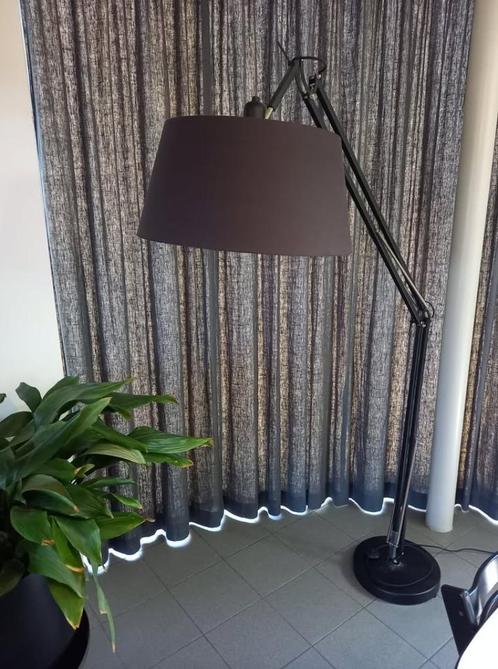 Design Staanlamp - 'It's about Romi' - Model: Milano F , Huis en Inrichting, Lampen | Vloerlampen, Gebruikt, 150 tot 200 cm, Metaal