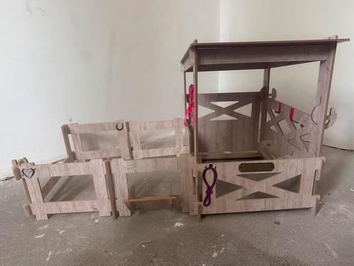 Speelgoed paardenstal met omheining – houtlook, Verzamelen, Speelgoed, Gebruikt, Ophalen
