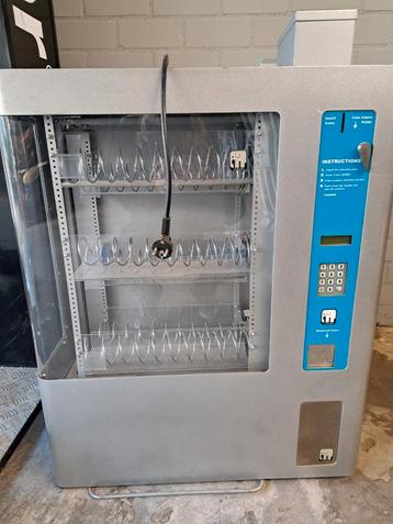 Muur automaat met muntwisselsysteem  beschikbaar voor biedingen