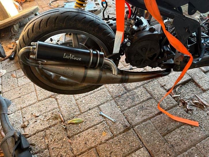 Aprilia sr 50  r, Fietsen en Brommers, Scooters | Aprilia, SR 50, Ophalen