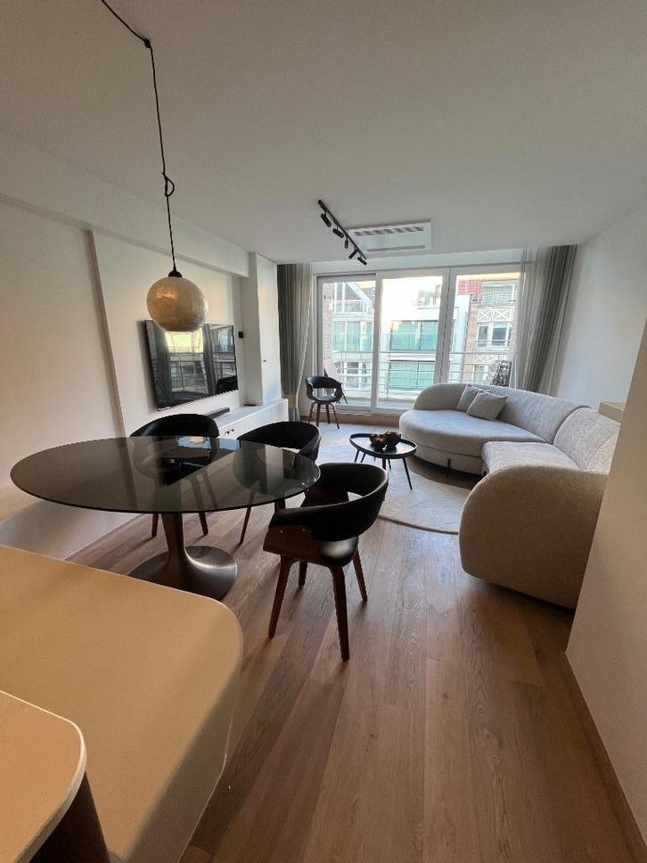 Te huur: Ruim appartement Knokke vlakbij Rubensplein 4.2, Immo, Appartementen en Studio's te huur, Provincie West-Vlaanderen, 50 m² of meer