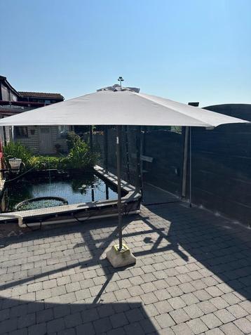 Tuin parasol beschikbaar voor biedingen