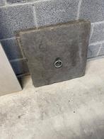 Pierre lourde avec support en fer, Enlèvement