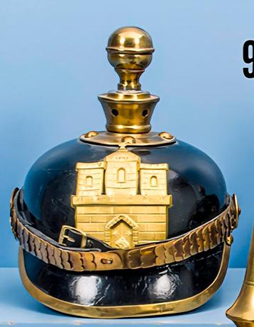 Gezocht,  brandweerhelm pickelhaube of kommandant helm beschikbaar voor biedingen