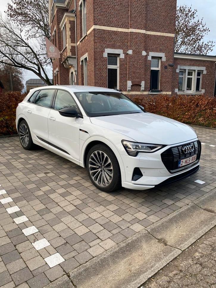 Audi E-tron 55 in mooie kleurstelling Wit/zwart, Auto's, Audi, Particulier, e-tron, 4x4, ABS, Achteruitrijcamera, Airbags, Airconditioning