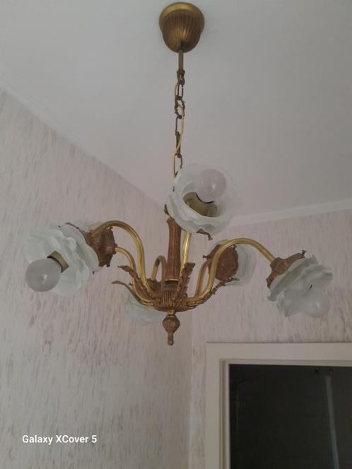 3 kroonluchters koperkleur met mooie mat glazen bloemen, Huis en Inrichting, Lampen | Kroonluchters, Zo goed als nieuw, Glas, Metaal