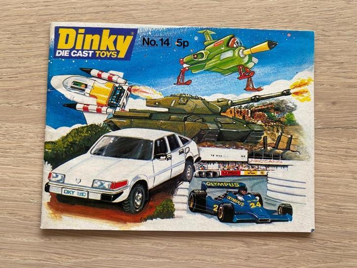 Dinky toys, Match box en Siku catalogus, Hobby en Vrije tijd, Modelauto's | 1:43, Zo goed als nieuw, Auto, Dinky Toys, Ophalen
