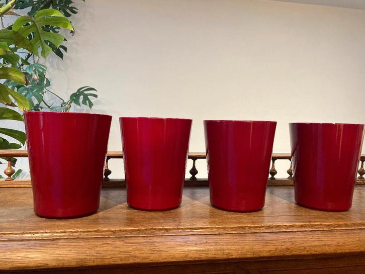 Set van 4 rode bloempotten – glanzend – modern, Tuin en Terras, Bloempotten, Zo goed als nieuw, Aardewerk, Binnen, Minder dan 40 cm