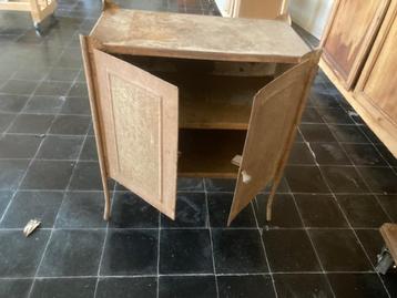 VINTAGE METALEN KASTJE beschikbaar voor biedingen