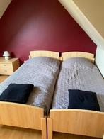 2 bedden + 2 nachtkastjes, Ophalen, Zo goed als nieuw