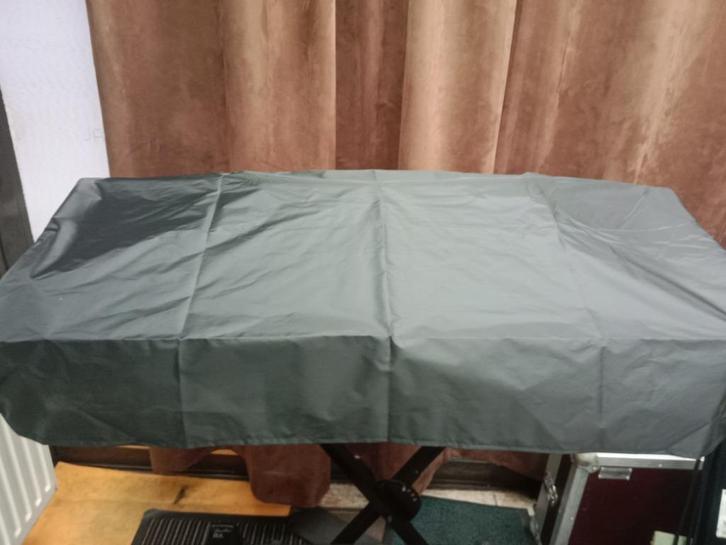 medeli  A800, Muziek en Instrumenten, Keyboards, Zo goed als nieuw, 61 toetsen, Medeli, Aanslaggevoelig, Met standaard, Midi-aansluiting