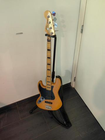 Squier jazz bass + Harley Benton hb-20b amplifier, Musique & Instruments, Instruments à corde | Guitares | Basses, Enlèvement