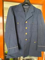 Militaire jassen en kostuum, Ophalen