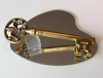 Prachtige antieke bronzen sleutel, heel mooi stuk. 1950/60