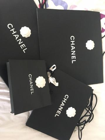 Sac CHANEL, HERMES, DIOR en carton beschikbaar voor biedingen