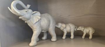3 éléphants figurines rangée J-Line